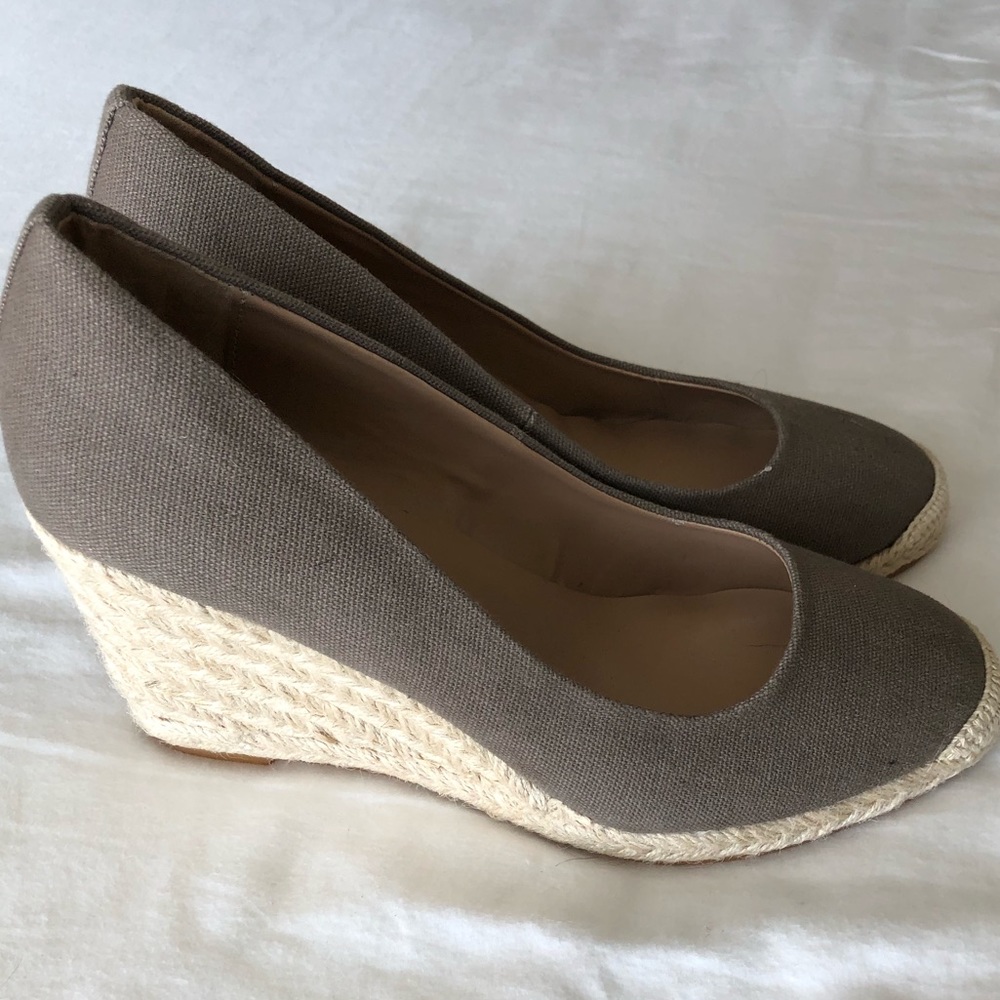 Ann Taylor khaki espadrilles NOWT